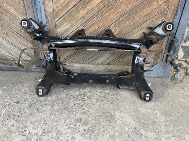Балка задней подвески, подрамник 33316792505 BMW