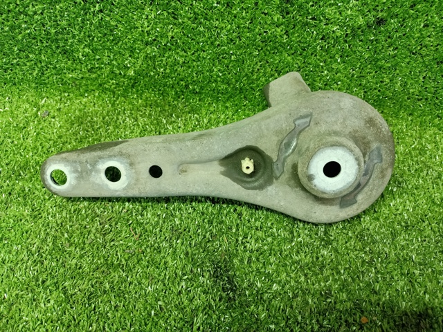 Кронштейн задней балки 33326793651 BMW