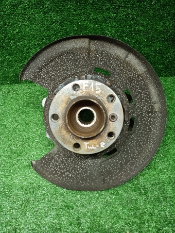 Цапфа поворотная правая 33326879102 BMW
