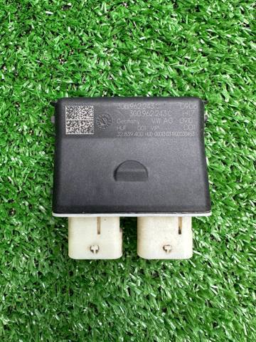 Блок управления открытия крышки багажника 3G0962243C VAG