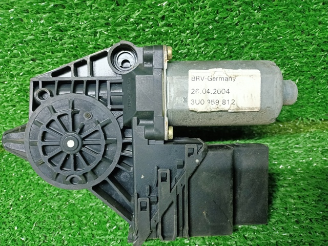 Моторчик стеклоподъемника двери задней, правой 3U0959812 VAG