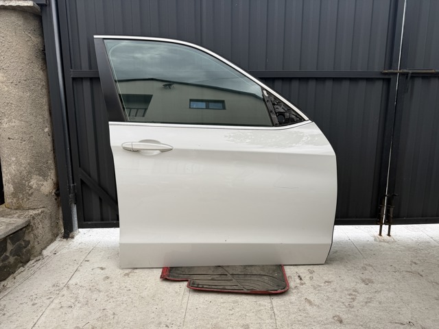 Пассажирская передняя дверь 41517386738 BMW