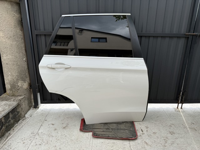 Задняя правая дверь 41517386740 BMW