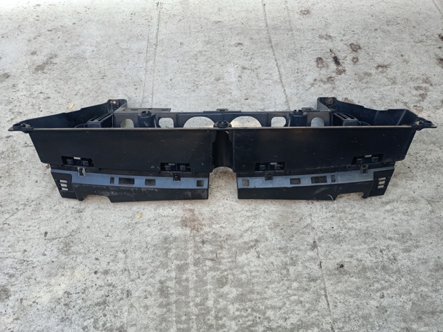 BMW 51127294391 Кронштейн бампера заднего центральный в наличии Украина