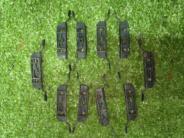 51137258183 BMW Пистон (клип) крепления молдинга лобового стекла купить в Киев