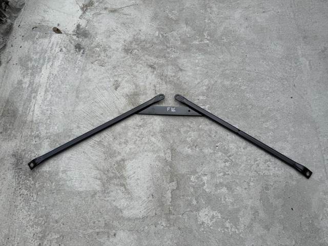 Растяжка стоек 51617311557 BMW