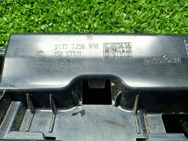 BMW 51777256918 Кронштейн наружной накладки порога правой в наличии Киев