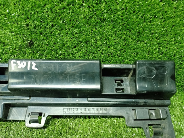 51777256918 BMW Кронштейн наружной накладки порога правой купить в Ирпень