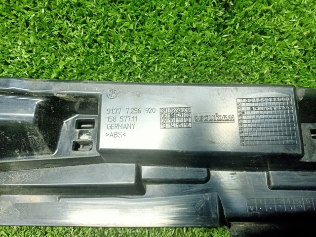 51777256920 BMW Кронштейн наружной накладки порога правой купить в Украина