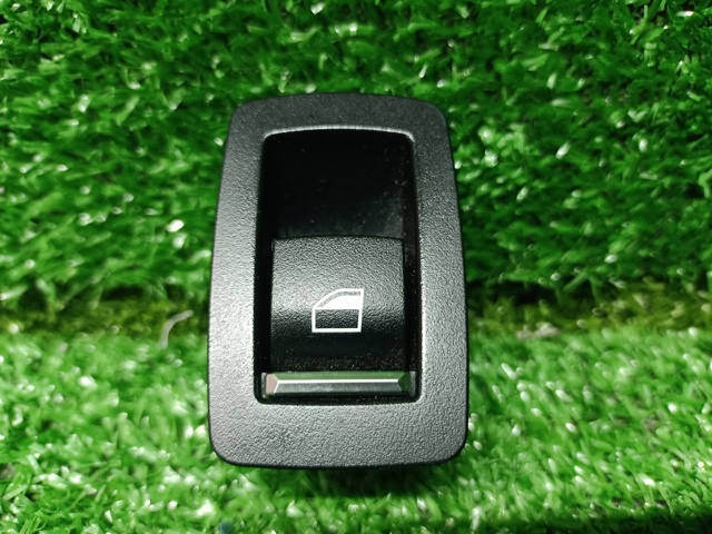 Кнопка включения мотора стеклоподъемника задняя 61319361936 BMW