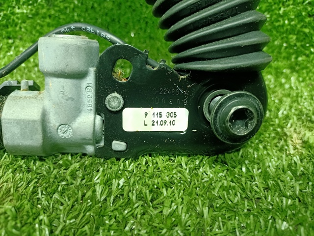 72119115305 BMW Рычаг (замок) фиксации ремня безопасности передний левый купить в Одесса