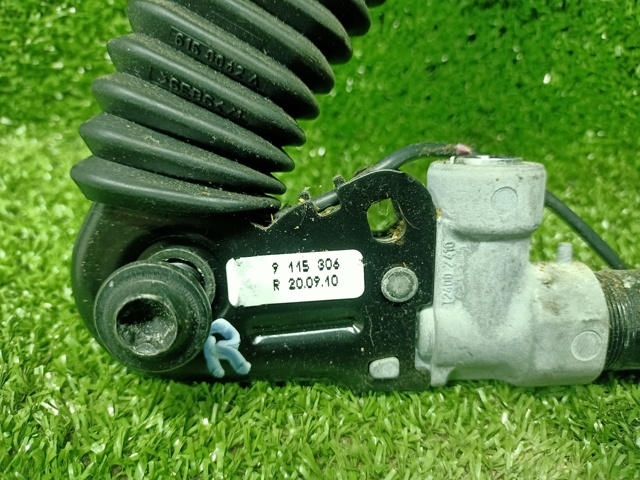 Рычаг фиксации ремня безопасности передний, правый 72119115306 BMW