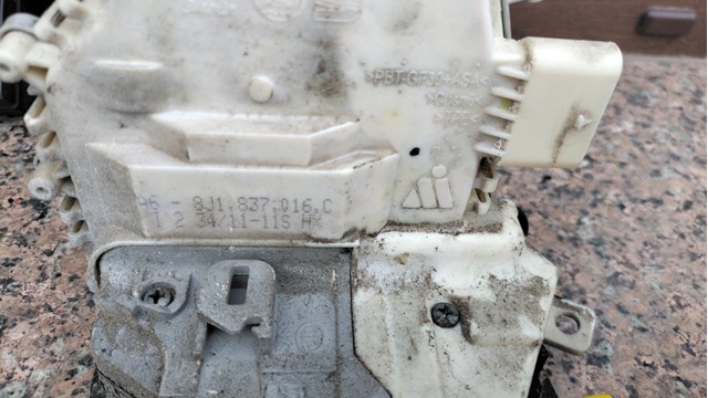 Замок передней пассажирской двери 8J1837016C VAG