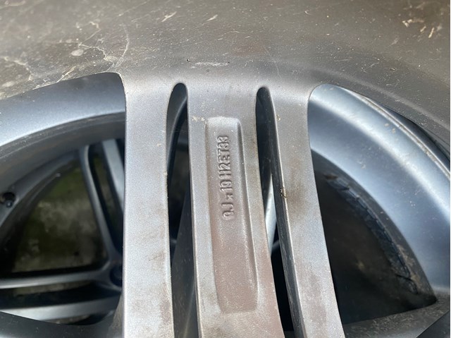 VAG 8T0601025T Диски колесные в наличии Запорожье