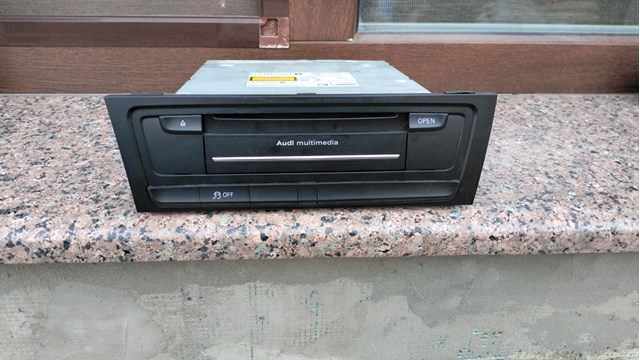 Заводская магнитола 8T1035666K VAG