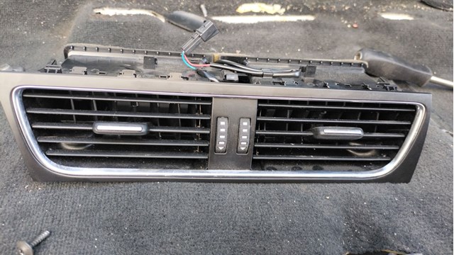 Решетка воздуховода 8T1820951C VAG