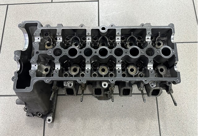 Головка блока цилиндров (ГБЦ) 11127806058 BMW