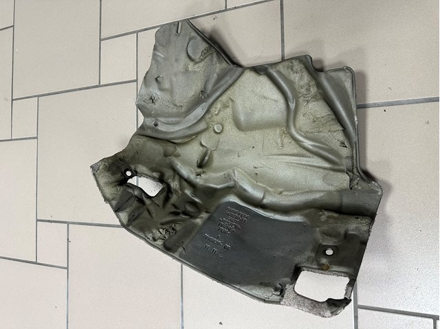 11147810839 BMW Крышка двигателя купить в Ужгород