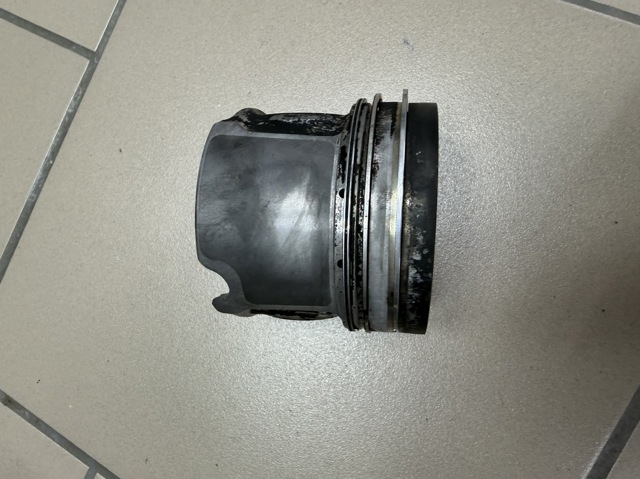 Поршень в сборе 11258571012 BMW