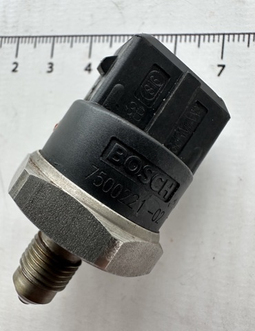 13537500221 BMW Датчик давления топлива купить в Чернигов