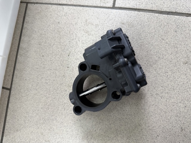 Блок дроссельной заслонки 13548512452 BMW