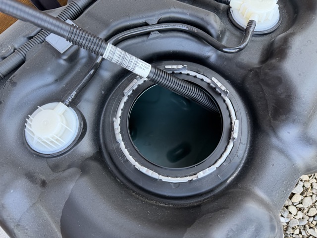 16115A44A13 BMW Бак топливный купить в Николаев