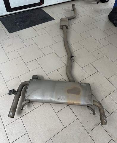 Средний глушитель 18308693941 BMW