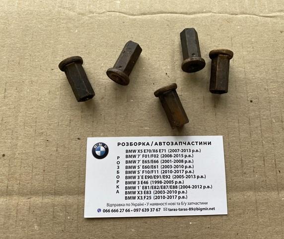 Гайка выпускного коллектора 18407502196 BMW