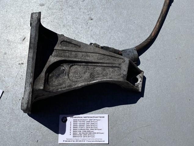 Кронштейн подушки (опоры) двигателя, правой 22116754185 BMW