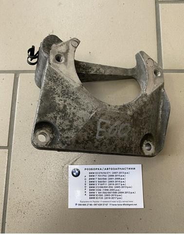 Кронштейн подушки (опоры) двигателя, левой 22116761117 BMW