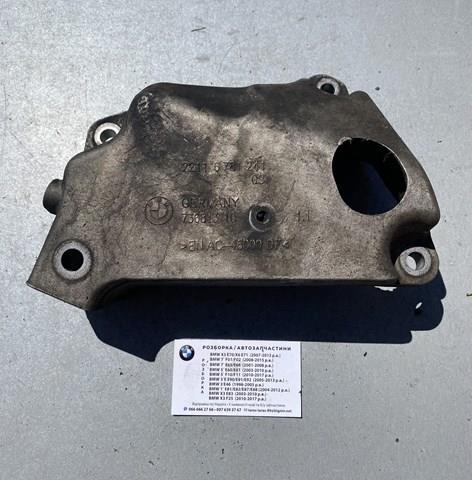 Кронштейн подушки (опоры) двигателя, левой 22116781241 BMW