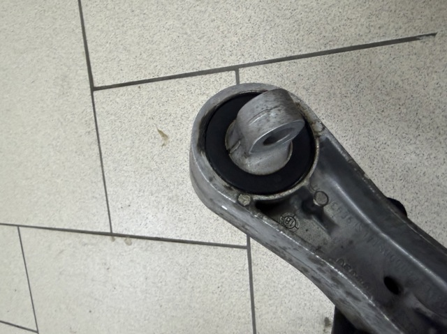 BMW 22116885788 Подушка (опора) двигателя левая задняя в наличии Украина