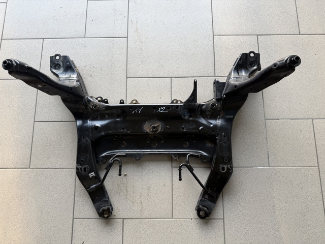 Балка передней подвески 31116872729 BMW