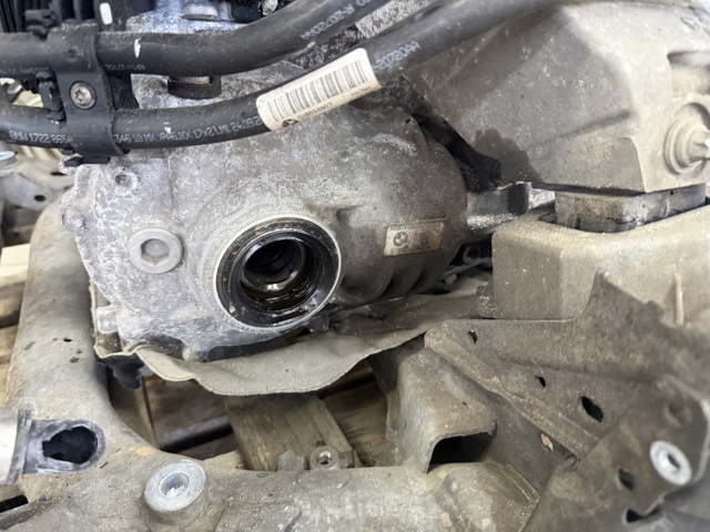 Редуктор колесный моста переднего 31508741855 BMW