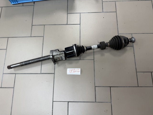 Привод передний правый 31605A2DFD2 BMW