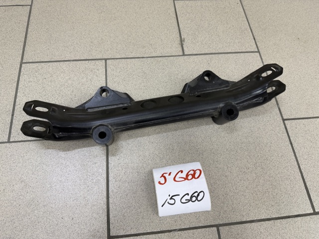Распорка задней балки (подрамника) 33306889445 BMW