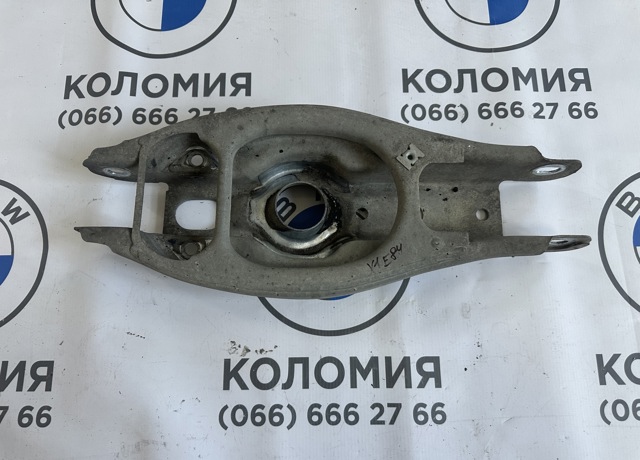 Рычаг задней подвески нижний, левый/правый 33326772899 BMW