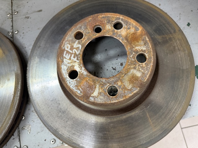 Диск тормозной передний 34106879122 BMW