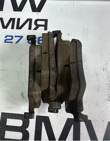 Колодки тормозные передние дисковые 34106898307 BMW