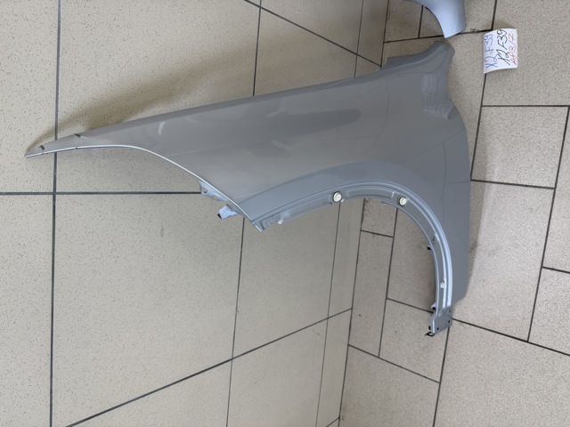 Переднее левое крыло 41007484211 BMW