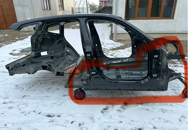 Проем передней правой двери 41007494062 BMW