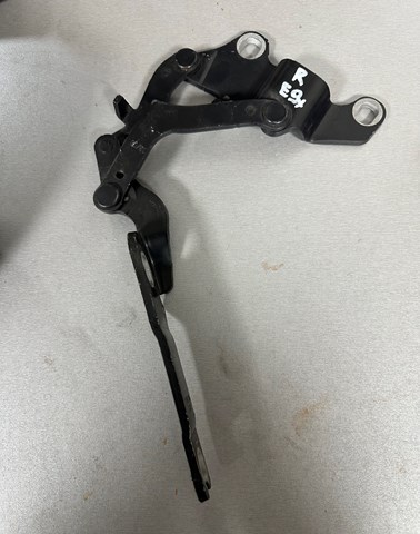 Петля капота, правая 41617210678 BMW
