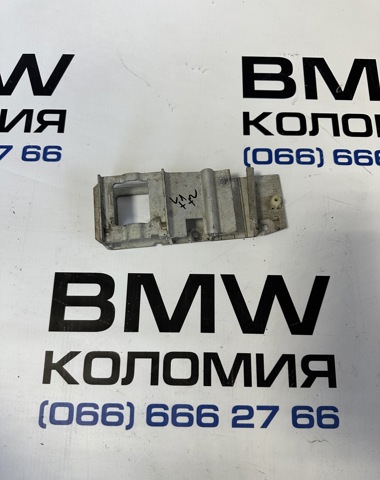Кронштейн радиатора нижний 51117301605 BMW