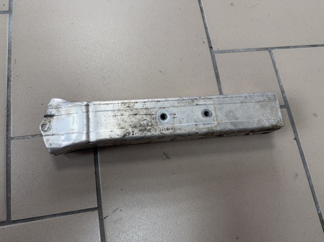 Кронштейн усилителя переднего бампера 51117459892 BMW