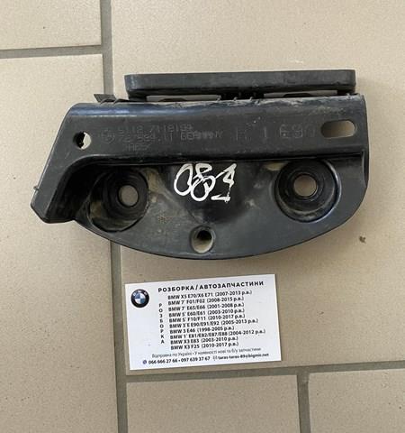 Правый кронштейн заднего бампера 51127118194 BMW