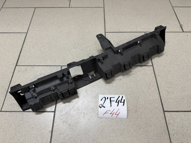 Кронштейн бампера заднего, центральный 51127477434 BMW