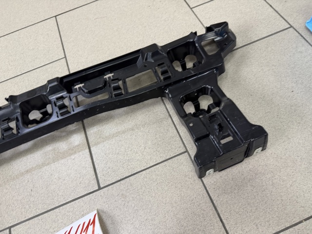 51129883537 BMW Кронштейн бампера заднего центральный купить в Каменское