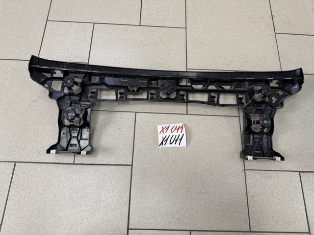 Кронштейн бампера заднего, центральный 51129883537 BMW