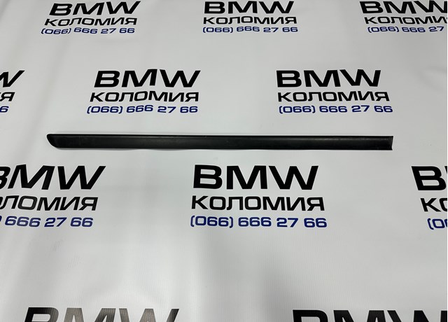 Молдинг задней правой двери 51138208452 BMW
