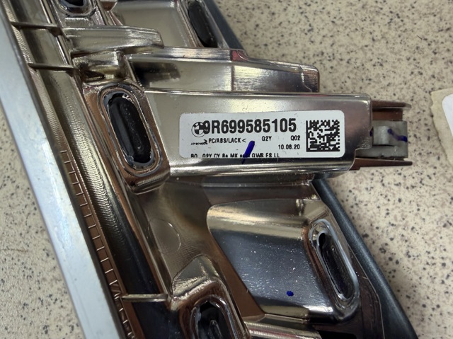 BMW 51166995851 Накладка декоративная центральной консоли в наличии Львов